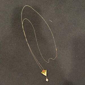 Elegant Gold Necklace with Pearl Accent